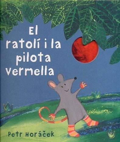 EL RATOLÍ I LA PILOTA VERMELLA | 9788426142450 | HORÁCEK, PETR | Llibreria Online de Vilafranca del Penedès | Comprar llibres en català