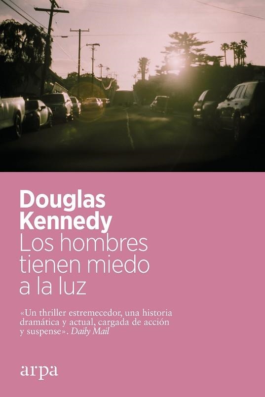 LOS HOMBRES TIENEN MIEDO A LA LUZ | 9788418741463 | KENNEDY, DOUGLAS | Llibreria L'Odissea - Libreria Online de Vilafranca del Penedès - Comprar libros