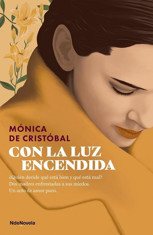 CON LA LUZ ENCENDIDA | 9788410140141 | CRISTÓBAL, MÓNICA DE | Llibreria Online de Vilafranca del Penedès | Comprar llibres en català